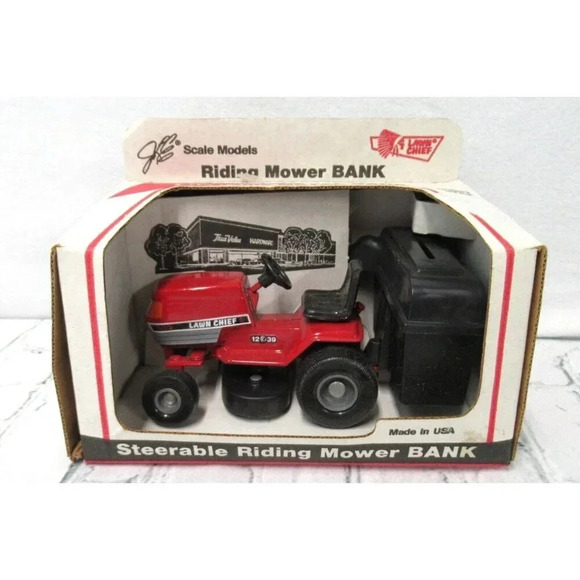 Vintage 1/16 Lawn Chief True Value Hardware Steerable Riding Mower Bank Die Cast - Picture 1 of 6